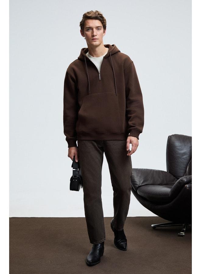 جريميلانج سترة سويت شيرت رجالية ذات قبعة وجيب كنغارو وسحاب وياقة بنية من شركة JUSTUS. - Image 2