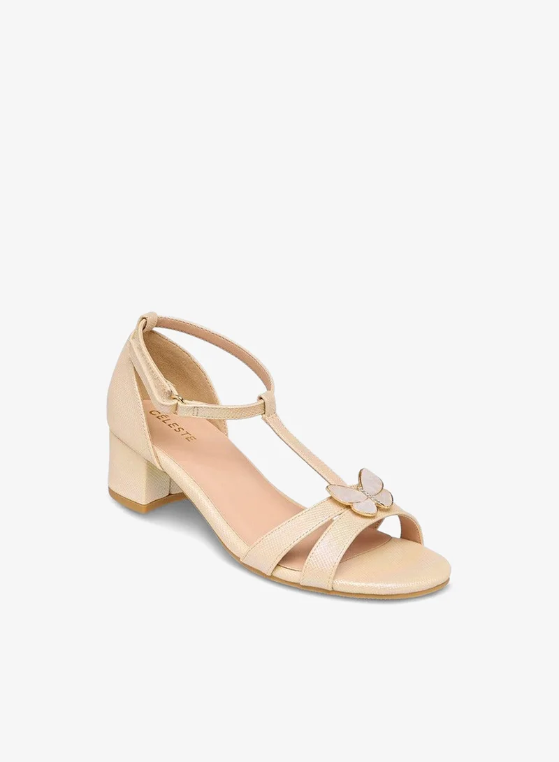 سيليست صنادل بناتي بكعب عريض بزخرفة فراشة وإغلاق بشريط لاصق