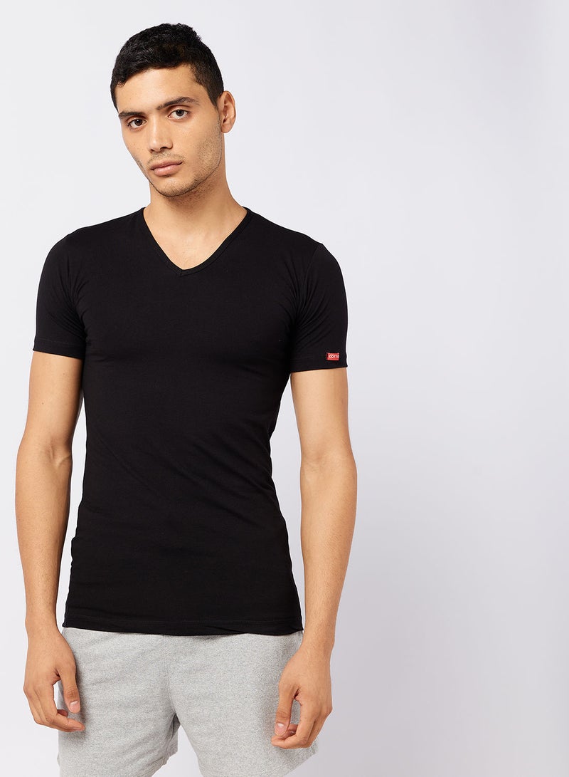 COTTONIL قميص داخلي أساسي برقبة على شكل حرف V - Image 1