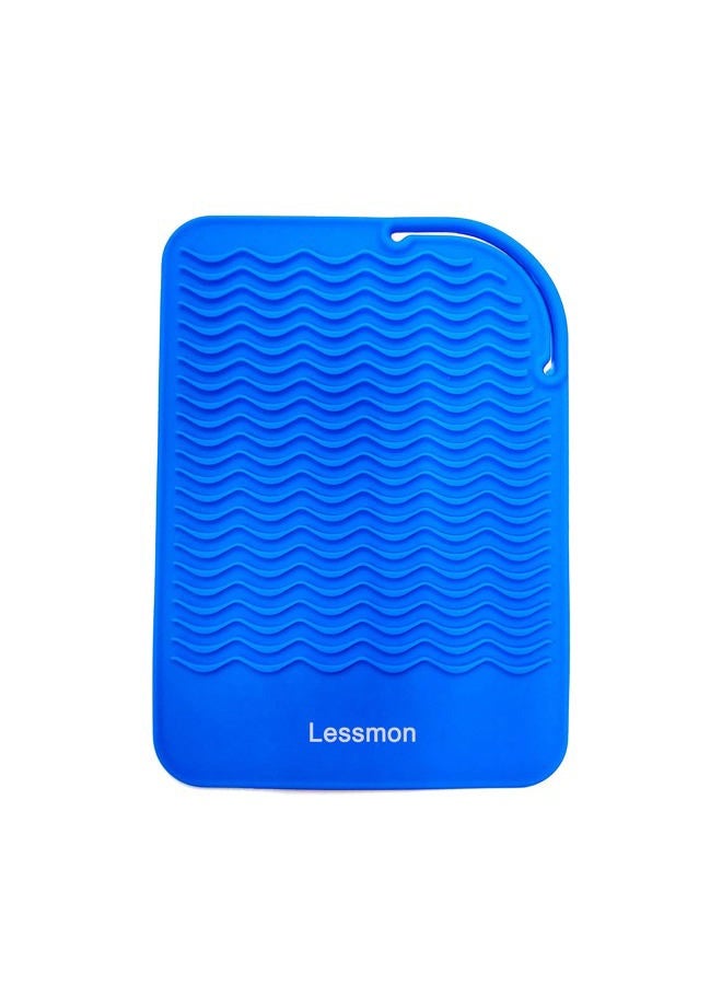 Lessmon حصيرة مقاومة للحرارة لمكواة تجعيد الشعر، مكواة فرد الشعر، المكواة المسطحة وأدوات تصفيف الشعر 9" × 6.5"، زرقاء - Image 1