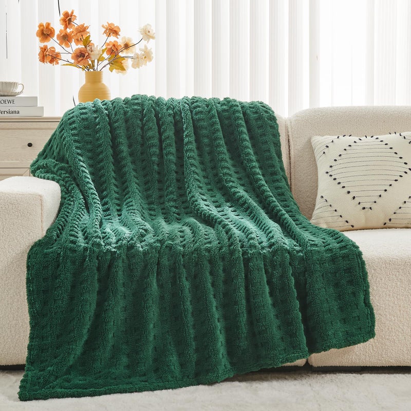نيو كوزبلاي Newcosplay Super Super Throw Blanket Green Premium Silky Flannel Fleece 3D Waffle بطانية سرير خفيفة الوزن طوال الموسم (رمي أخضر داكن (50 "" x70 ")) - Image 4