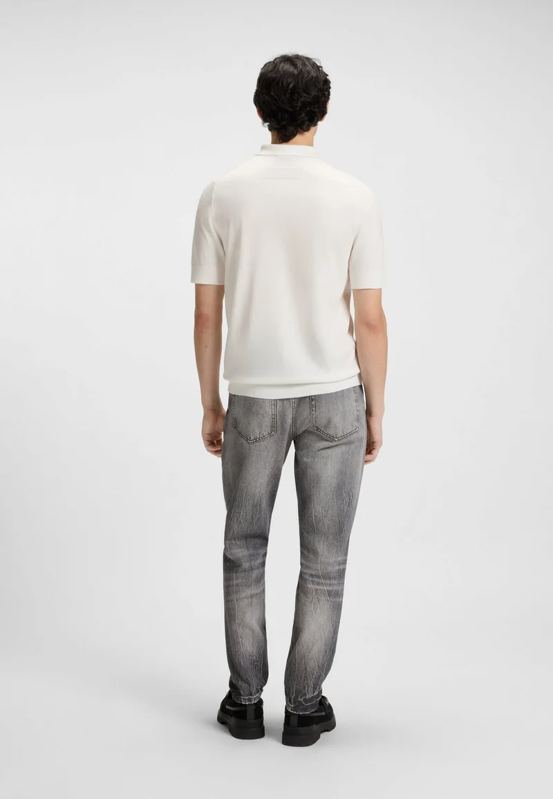 هوجو بولو محبوك بفتحة أزرار مغطاة