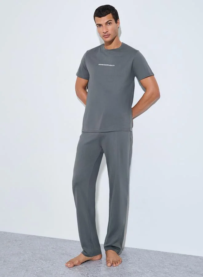 ستايلي Men Grey Slogan Print Top and Solid Pants Pyjama Set