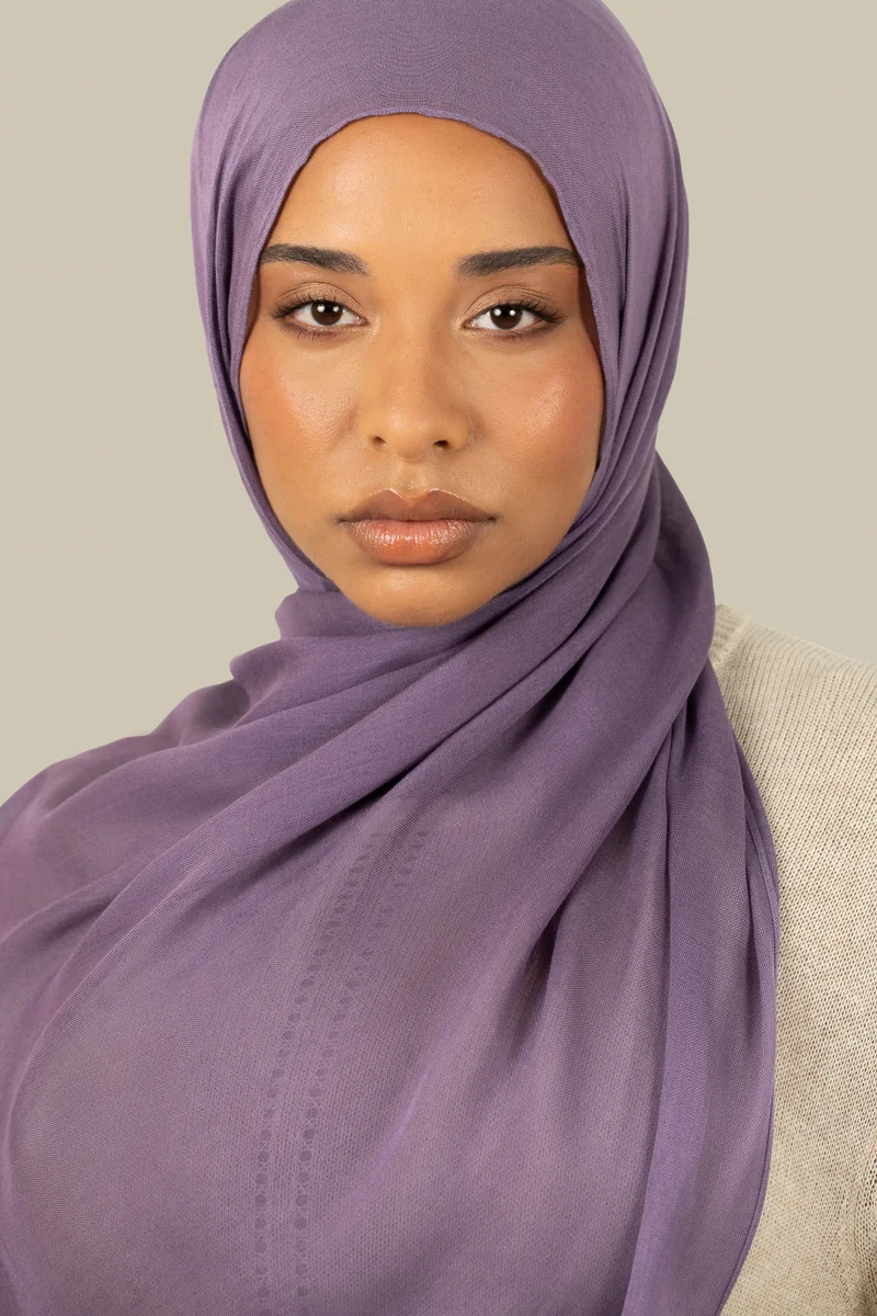 سيلكروز حجاب منسوج بإحكام بلون بنفسجي كوبالت مطفي