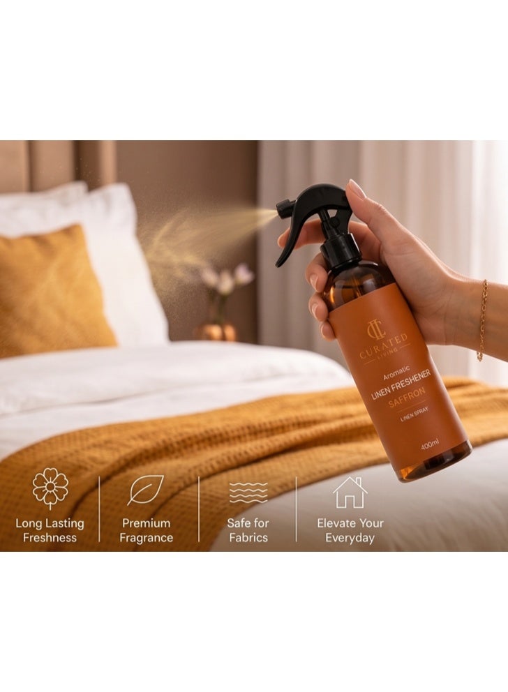 بخاخ معطر للمنسوجات برائحة الزعفران من "Curated Living" (400 مل / 13.5 أونصة) – بخاخ فاخر للمنسوجات والغرف يجمع بين دفء الزعفران والتوابل والعنبر – انتعاش يدوم طويلاً لأغطية السرير والملابس والوسائد وأرجاء المنزل. - Image 5