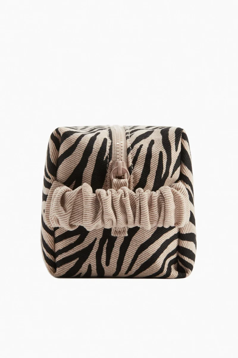 اتش اند ام حقيبة مكياج بتصميم بوكسي