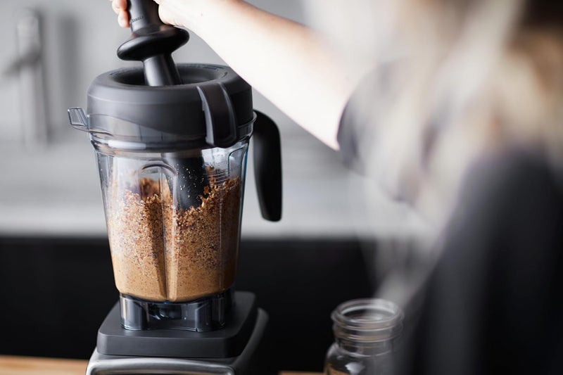 Vitamix مكبس منخفض للملف الشخصي للحاويات منخفضة الملف الشخصي سعة 64 أونصة و40 أونصة فقط - Image 1