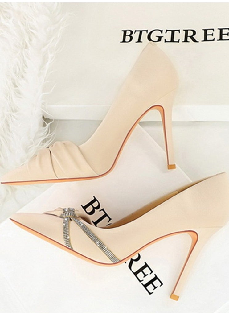 BIGTREE Women's Closed Pointed Toe Stiletto Pump Rhinestone Bowknot Decoration High Heels Off-White 10 CM  - Image 3