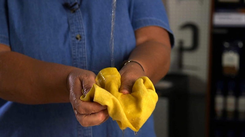 Guardsman Wood Furniture Dusting Cloths - 5 Pre-Treated Cloth - Captures 2X The Dust Of A Regular Cloth  Specially Treated  No Sprays Or Odors - 462700 - Image 3