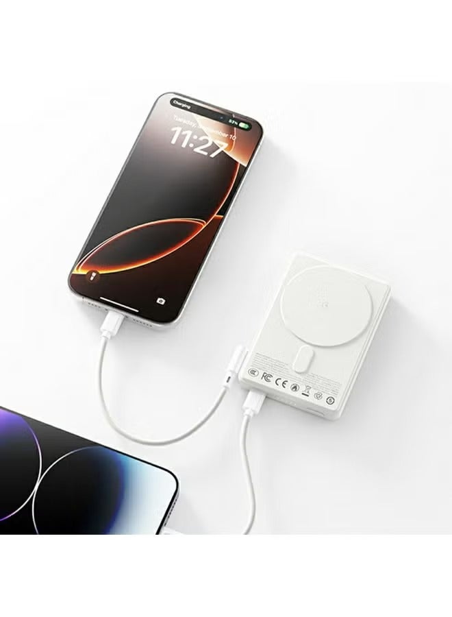ريتشي باور بنك سعة 10000mAh شحن لاسلكي مغناطيسي 15 واط، 2 في 1 مع كابل مدمج وحامل قابل للطي – أبيض - Image 2