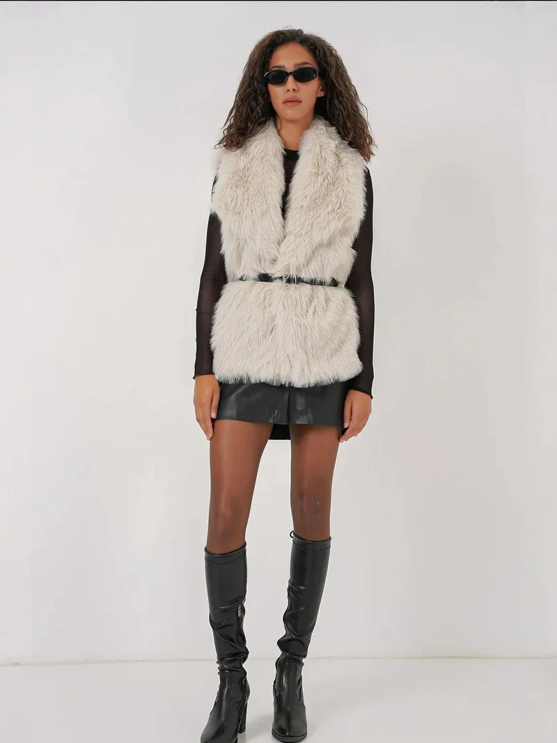 بيغ دارت سترة بدون أكمام بياقة من الفرو الصناعي والترتر