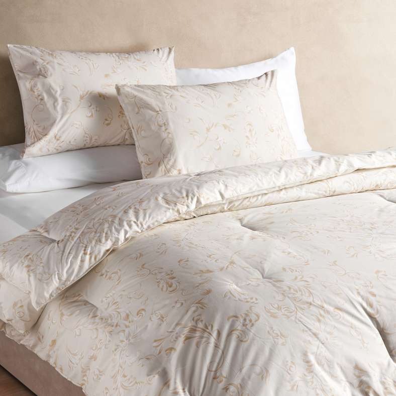 Pan Home طقم لحاف ملكي من 3 قطع بلون الإكرu - Image 1