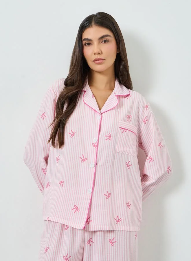 تايك تو طقم بيجاما من بنطال وبلوزة مخططة بطبعة عقدة