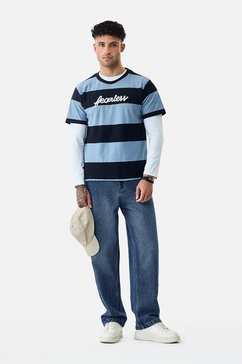 سنيتش تيشيرت بخطوط مطرزة جريئة