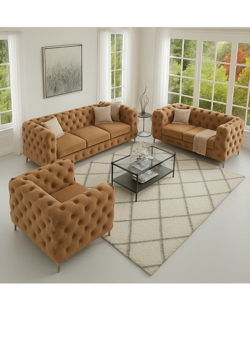مهارة البحر طقم كنب تشيسترفيلد فاخر من مهارات للأثاث – طقم جلوس مكون من 3 قطع من المخمل الفاخر بلون الكراميل مع كرسي بذراعين وكنبة صغيرة وكنبة كبيرة – تصميم أنيق بأرجل معدنية عصرية - Image 1