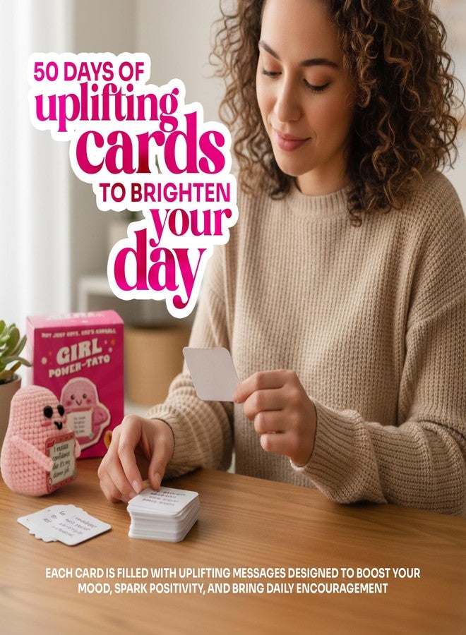 بريمو لاينز - دمية بطاطس وردية مصنوعة يدويًا بالكروشيه، مع 50 بطاقة تحفيزية، هدية يومية للنساء، زميلات العمل، المعلمات، والأمهات، قطعة ديكور ملهمة للمكتب أو الرف. - Image 5