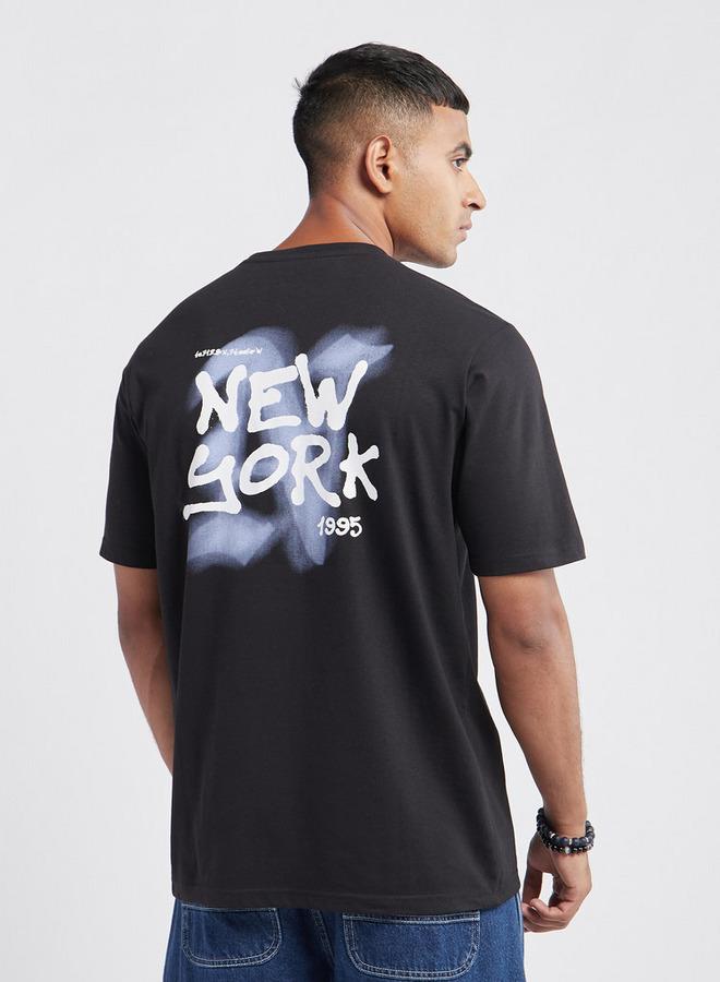 سبلاش فيڤ تيشيرت بِياقة ضيقة وأكمام قصيرة وطبعات تايبوجرافيك - Image 3