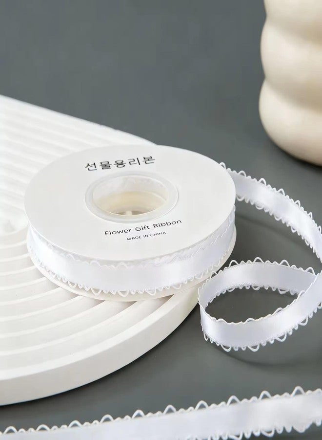 Bits & Bobs شريط ساتان بوليستر من Bits & Bobs، ذو حواف مزدوجة مموجة، 1 سم × 20 ياردة، لباقات الزهور وربطات العنق المصنوعة يدويًا (أبيض) - Image 1