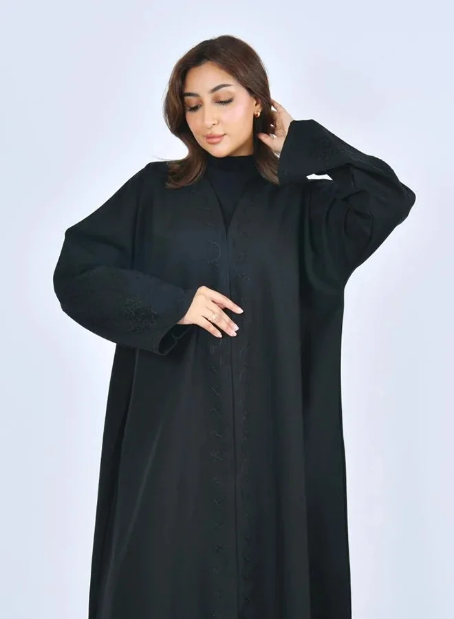 عبايات لمحة عباية سوداء يومية وعملية مغلقة بطقطق