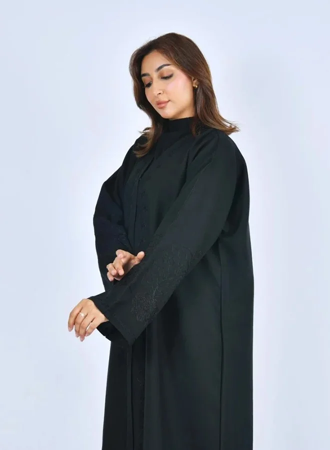 عبايات لمحة عباية سوداء يومية وعملية مغلقة بطقطق