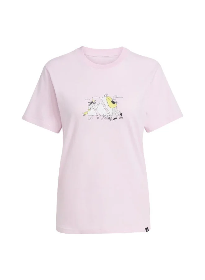 اديداس تيشيرت نسائي بأكمام قصيرة وطبعة وردية