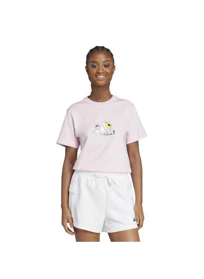 اديداس تيشيرت نسائي بأكمام قصيرة وطبعة وردية