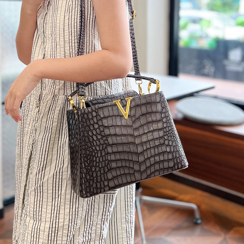 New Litchi Pattern V-Shaped Crossbody Bag Women'S Light Luxury Textured Hand Tote Bag Large Capacity Vintage Shoulder Bag - Image 5