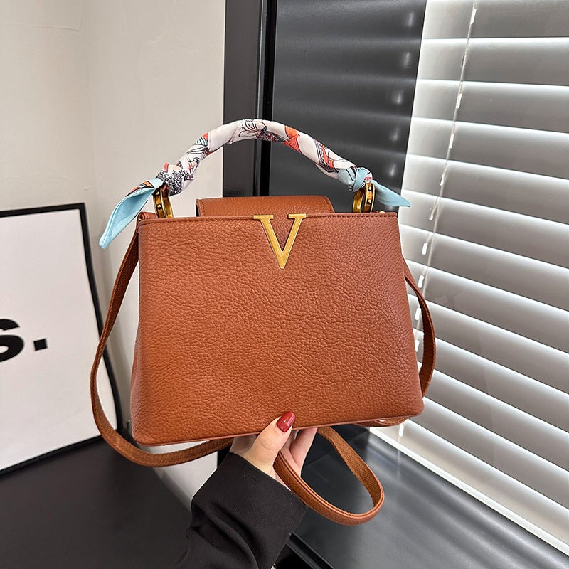 New Litchi Pattern V-Shaped Crossbody Bag Women'S Light Luxury Textured Hand Tote Bag Large Capacity Vintage Shoulder Bag - Image 2