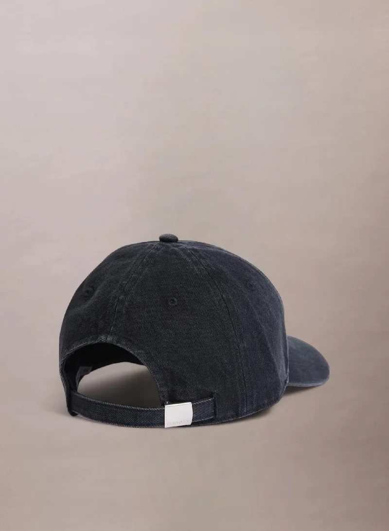 كالفن كلاين قبعة كاب من الجينز مزينة بشعار كلفن كلاين