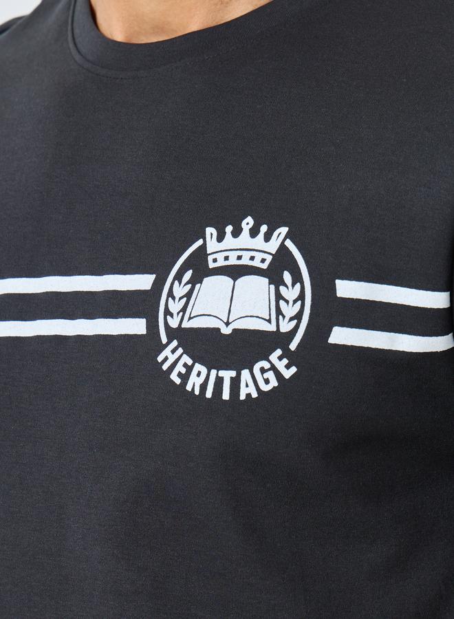 ستايلي تيشيرت بياقة ضيقة وطبعة جرافيك - Image 4