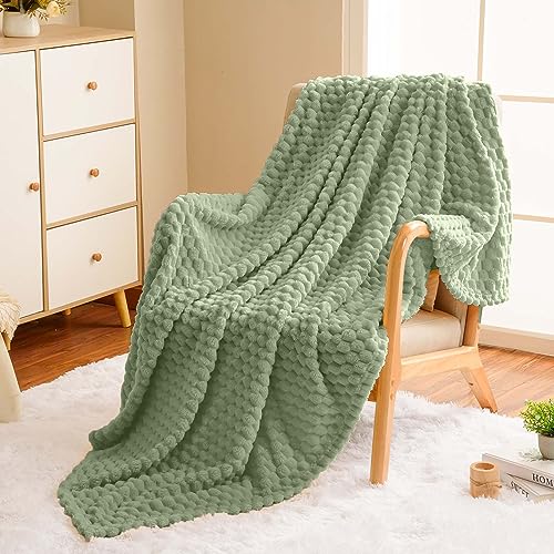 Vessia Flannel Fleece Throw Blanket(50x70 inch), 3D Jacquard Sage Green Fuzzy and Warm Blanket for Couch,Sofa,Bed,Chair, 300GSM Super Soft Touch Cozy Lightweight Throw for All-Season Home Decor - Image 4