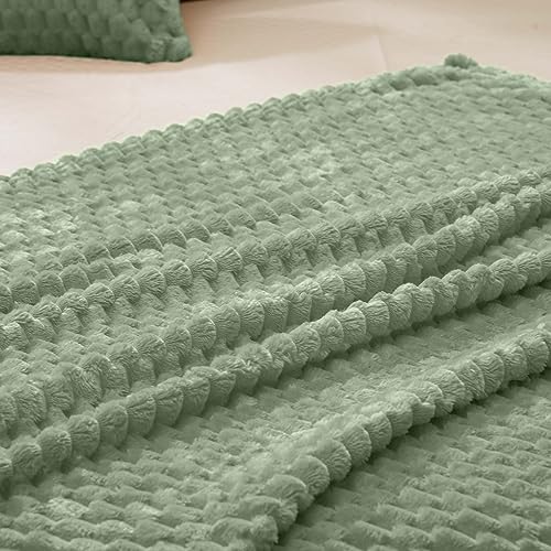 Vessia Flannel Fleece Throw Blanket(50x70 inch), 3D Jacquard Sage Green Fuzzy and Warm Blanket for Couch,Sofa,Bed,Chair, 300GSM Super Soft Touch Cozy Lightweight Throw for All-Season Home Decor - Image 5