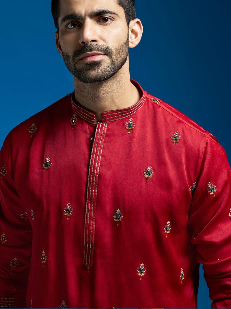 VASTRAMAY Men's Maroon Silk Blend Kurta | Silk Blend Embroidered KurtaFor Men. (VASMK498MA_36) - Image 3