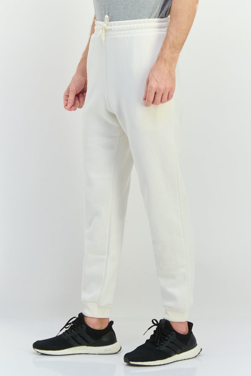 Fudo سروال جوجر للرجال بقصة عادية مع شعار العلامة التجارية، كريمي - Image 4