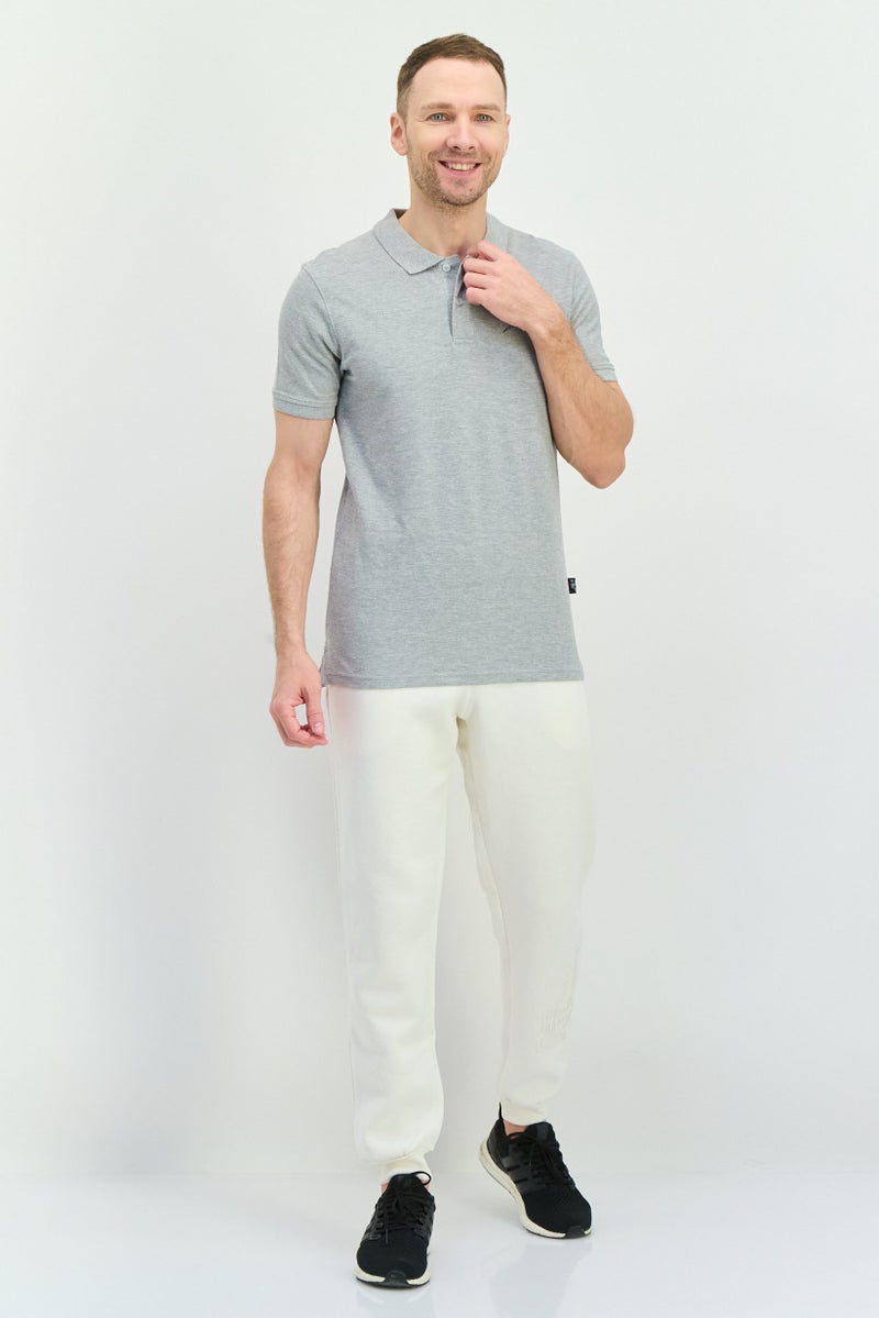 Fudo سروال جوجر للرجال بقصة عادية مع شعار العلامة التجارية، كريمي - Image 3