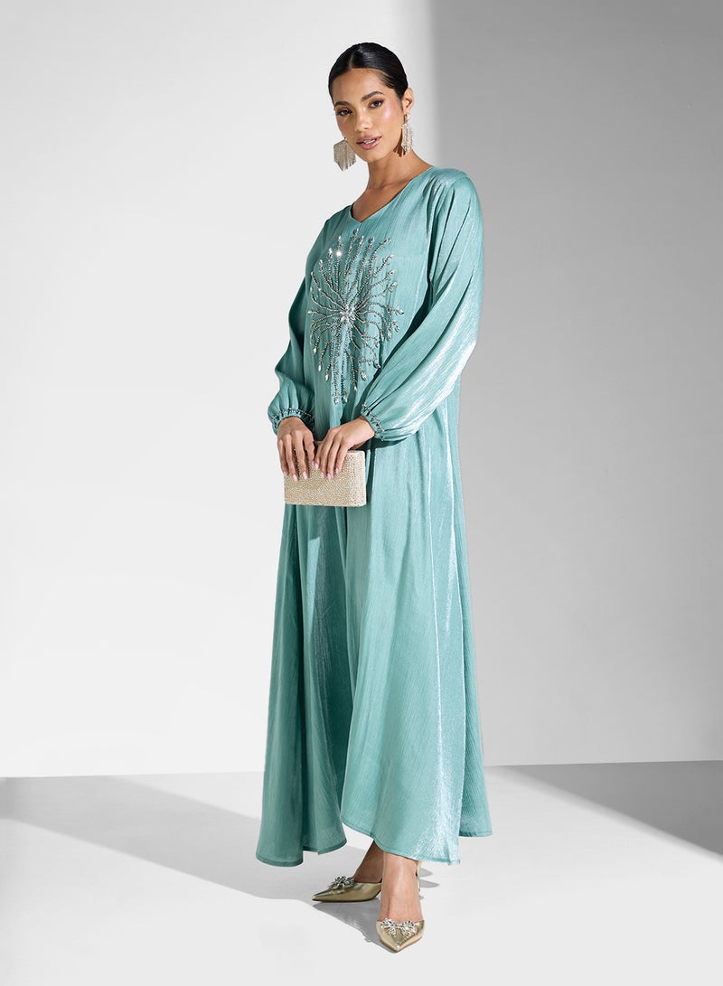 هيا كلوزيت جلابية بياقة على شكل حرف  بحزام مزخرف - Image 1