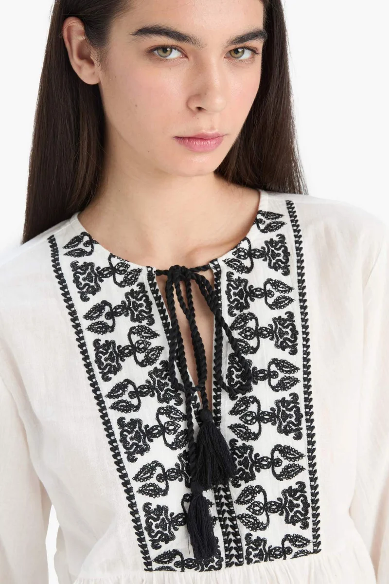 ديفاكتو Regular Fit Crew Neck Long Sleeve Blouse