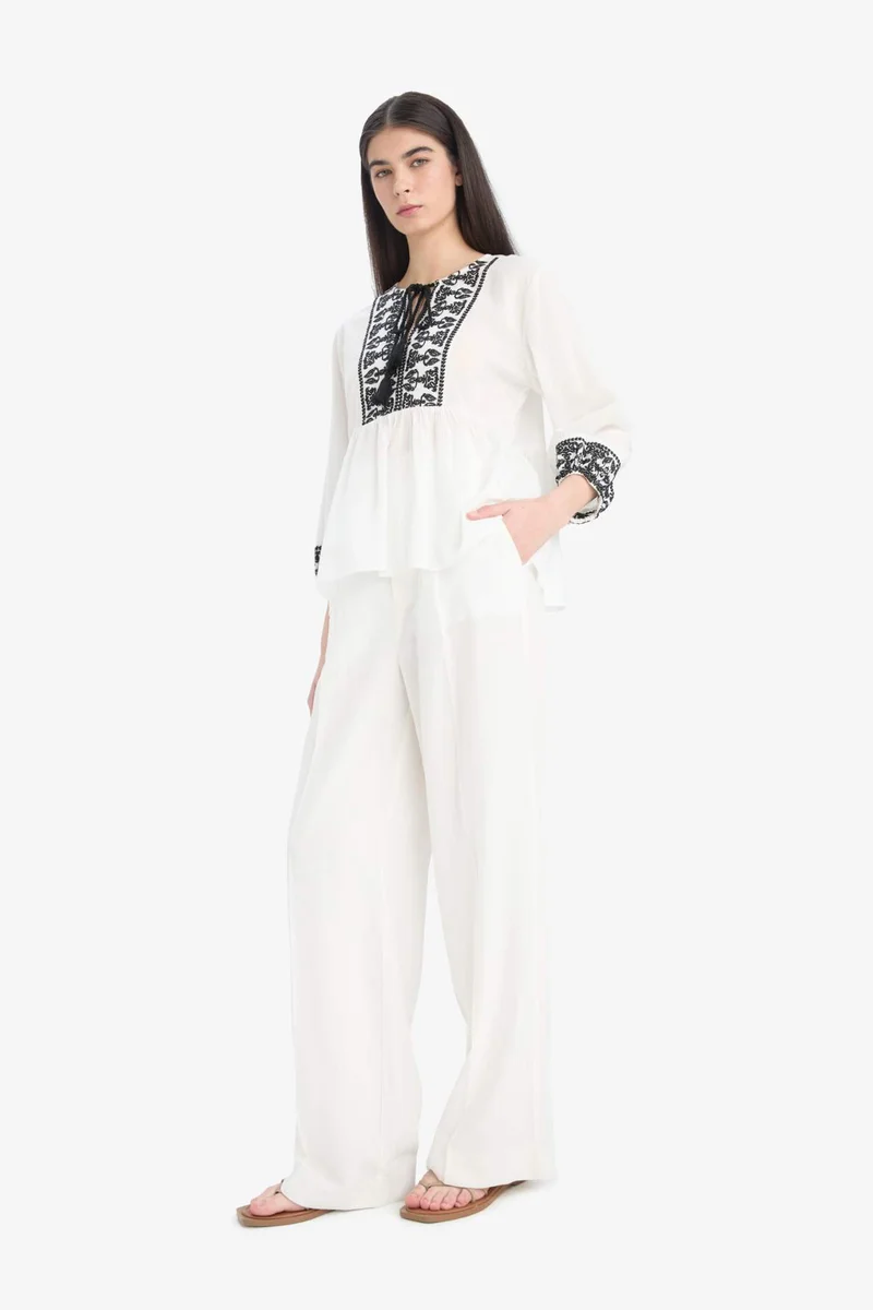 ديفاكتو Regular Fit Crew Neck Long Sleeve Blouse