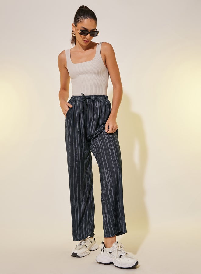 تايك تو بنطلون واسع الساق برباط خصر مطبوع - Image 1