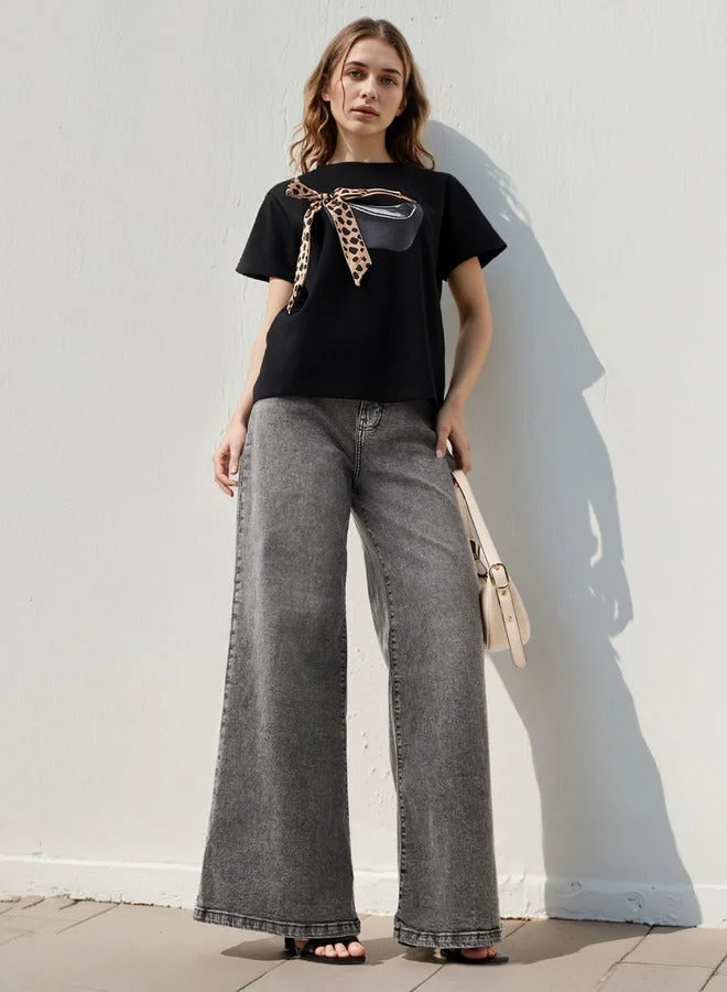 تواكستريمز تيشيرت بياقة دائرية وزخرفة قوس