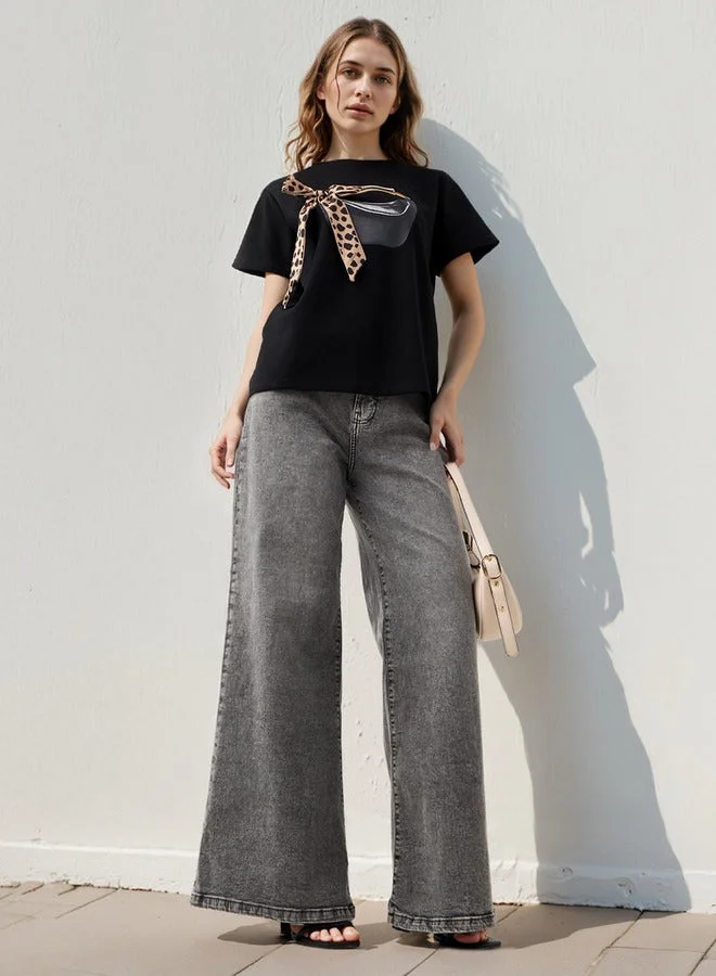 تواكستريمز تيشيرت بياقة دائرية وزخرفة قوس