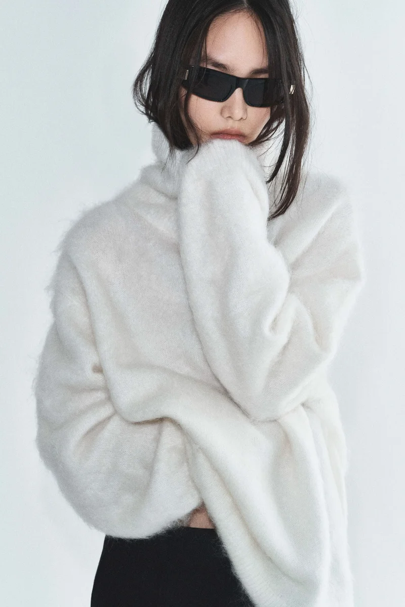 اتش اند ام كنزة بياقة عالية من مزيج الموهير