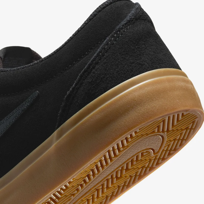 نايكي Men's SB Charge Suede Shoes