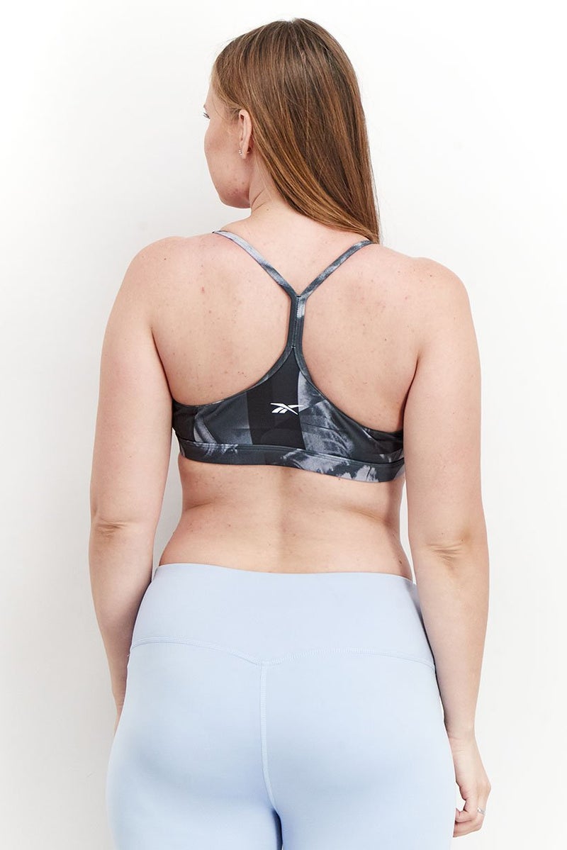 Reebok حمالة صدر رياضية مبطنة مطبوعة للنساء، متعددة الألوان - Image 4