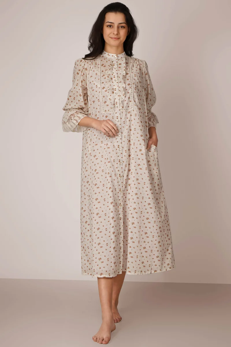 افتر دارك فيكتوريا، قميص نوم و روب وردي