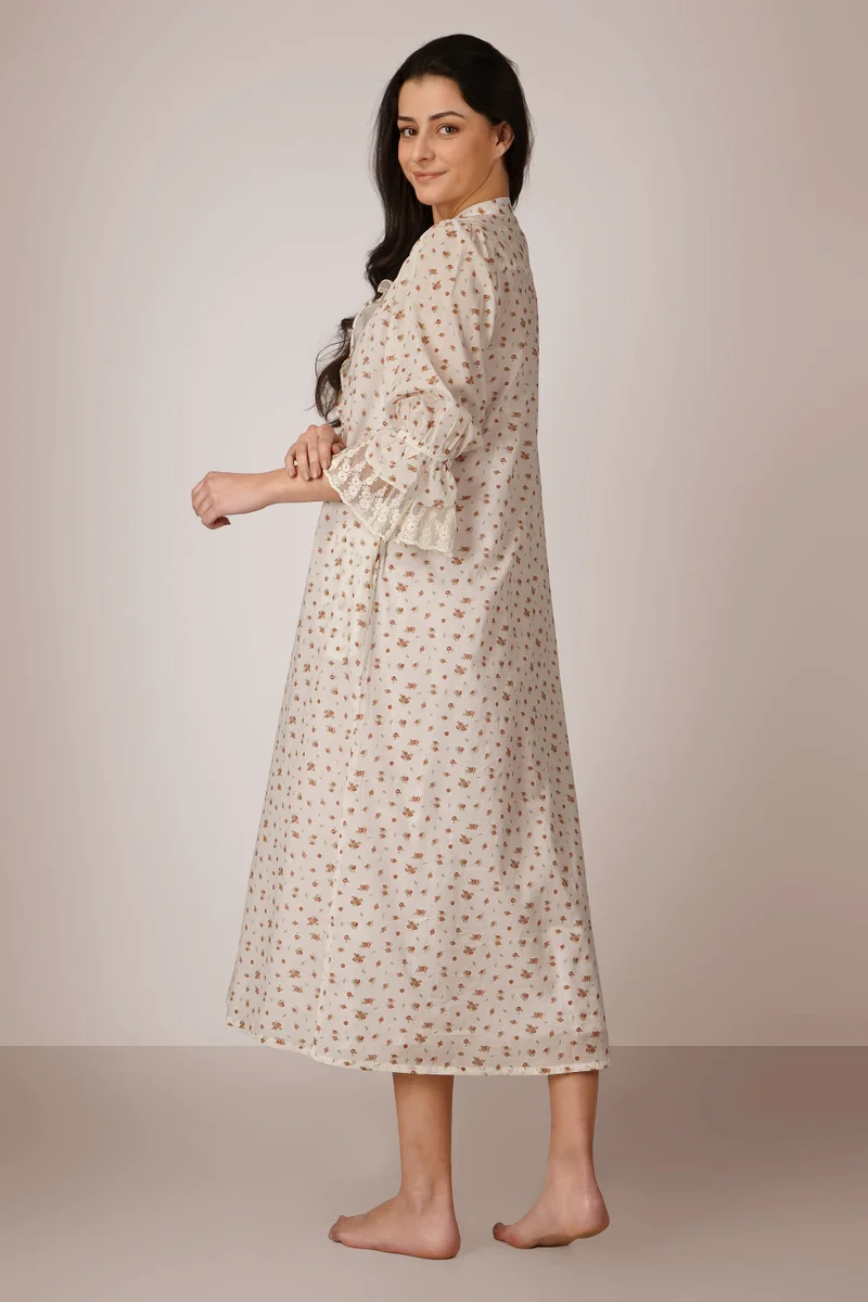 افتر دارك فيكتوريا، قميص نوم و روب وردي