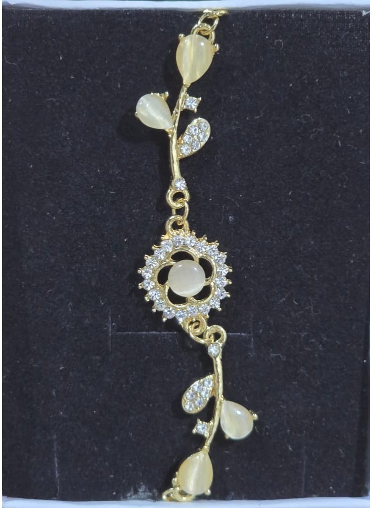 بريميم سوار أنيق مزين بالكريستال الزهري مع لمسات من اللؤلؤ - طلاء ذهبي - Image 2