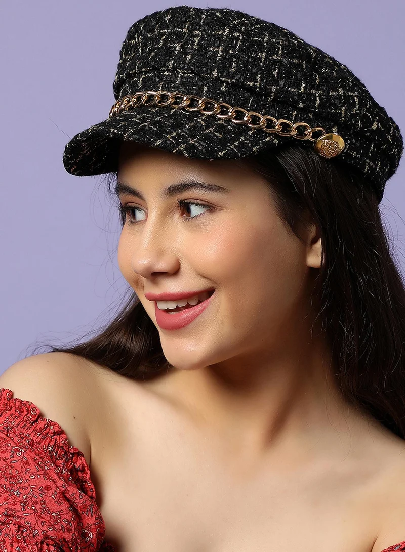 صوص هاوت قبعة بريتون سوداء بنقوش مع تفاصيل سلسلة