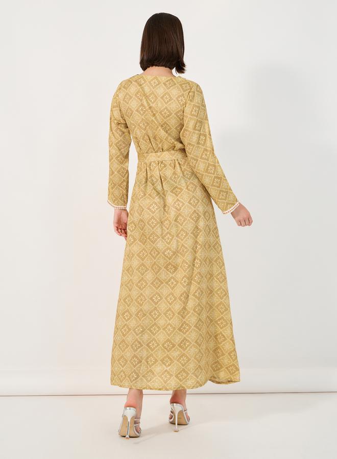 ستايلي جلابية مطرزة بطبعة كاملة مع حزام خصر - Image 5