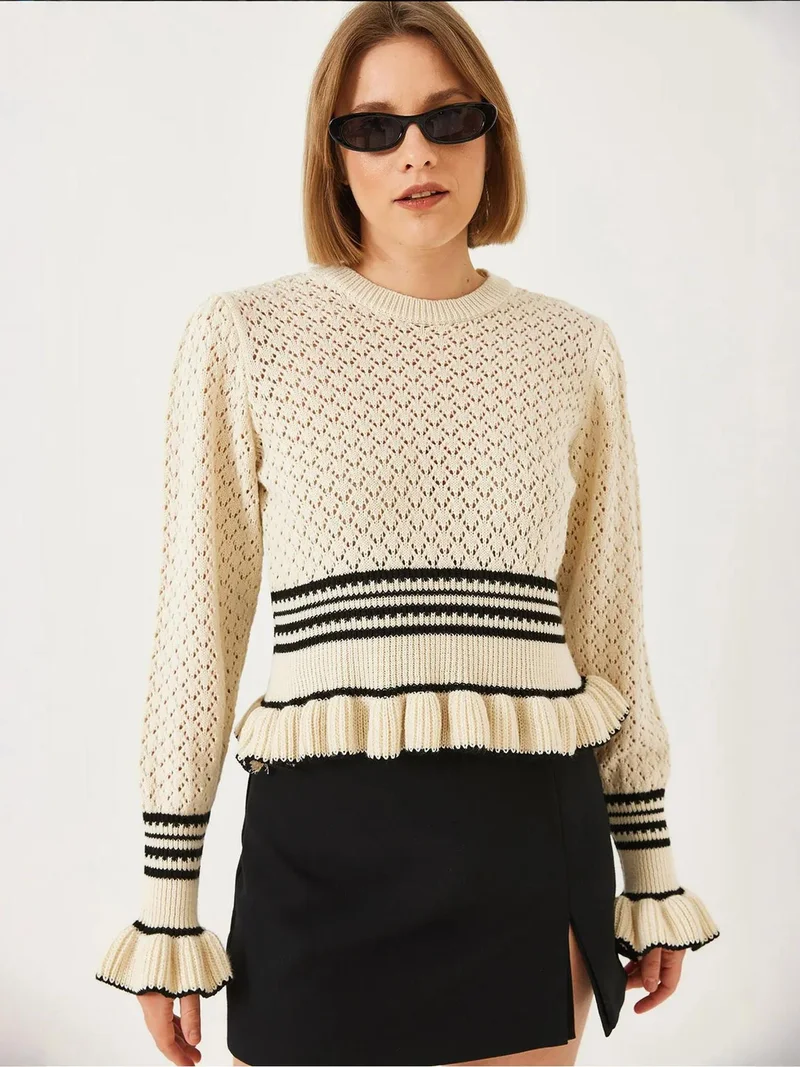 Bianco Lucci LUCCI Ribbed Baklava Pattern Crew Neck Crop Sweater